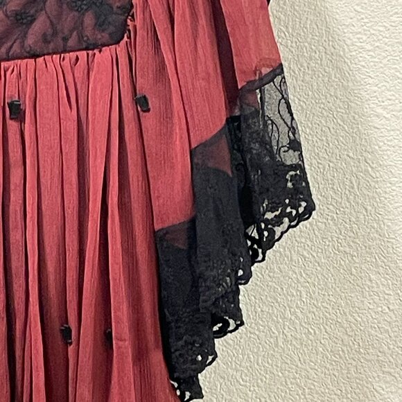 NEW, AMERICAN GLAMOUR Babydoll Short Sleeve Lace Trim Flowy Blouse, Burgundy - M - Picture 4 of 12